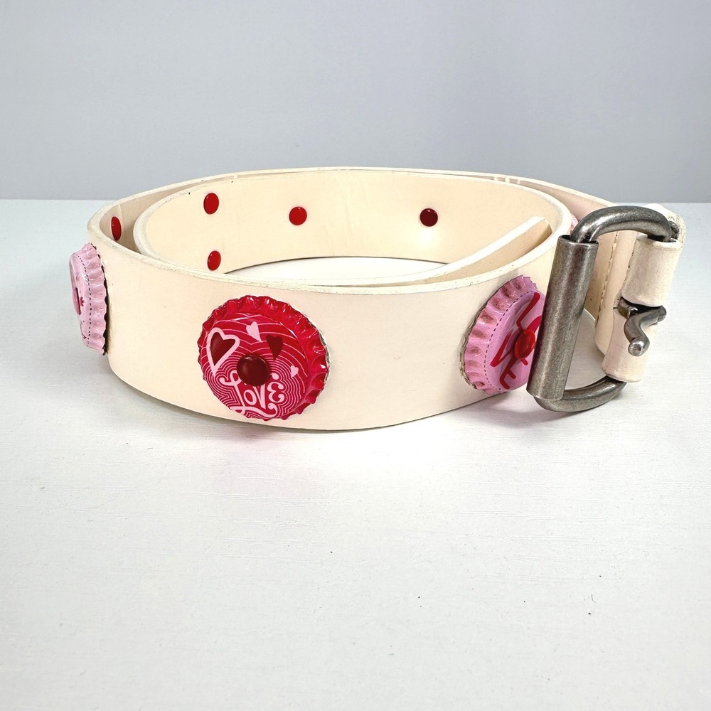 Vintage Relic Y2K Pink Heart Bottle Cap Belt White Bonded Leather Medium Kitsch